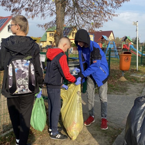 Powiększ obraz: Działania edukacyjne w zakresie ochrony przyrody, zdrowego stylu życia oraz gospodarki odpadami dla mieszkańców powiatu wałeckiego